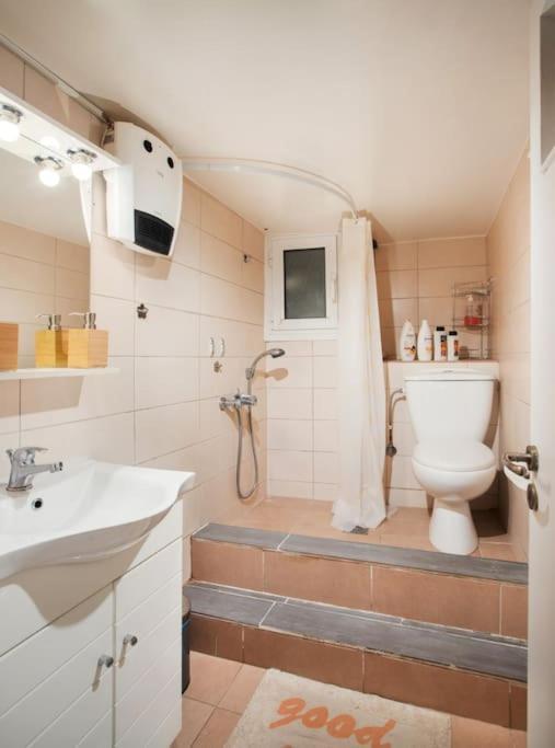 Apartment In The Centre Of Athina Athen Exterior foto