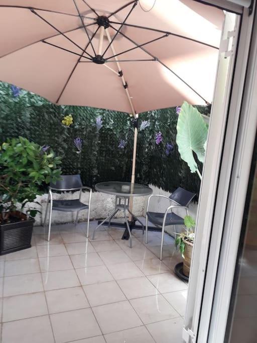 Apartment In The Centre Of Athina Athen Exterior foto