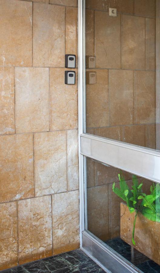 Apartment In The Centre Of Athina Athen Exterior foto